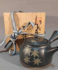 Ấm trà Tokoname hoạ tiết lá phong khắc kinh bát nhã 350ml